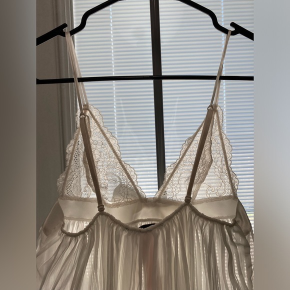 Victoria's Secret || Victoria’s Secret bridal Pleated Lace Babydoll lingerie - Picture 6 of 13